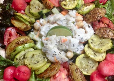 Poisson à la tahitienne en topping III sur Crudités et légumes cuisinés